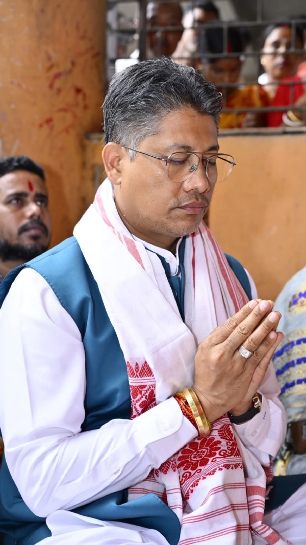 Pijush Hazarika Offering Prayers for PM Modi as He Sets Record as Longest-Serving Prime Minister.