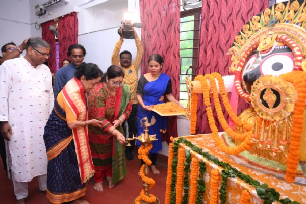 Padma Shri Madhavi Mudgal Conducts Odissi Dance Workshop Padma Shri Madhavi Mudgal Conducts Odissi Dance Workshop