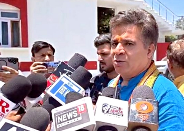 Ravinder Raina pays rich tribute to Lieutenant Vireshwar Goswami