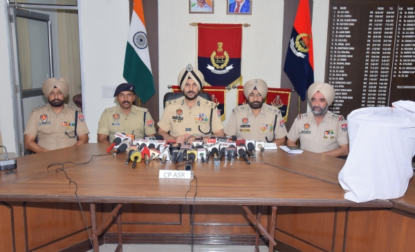 Sharing operational details, CP Amritsar Gurpreet Singh Bhullar