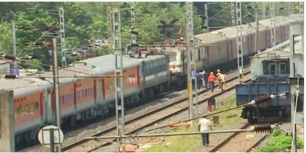 Bhubaneswar: Two Trains Come Face-to-Face Near Jharpada Bridge; Major Accident Averted