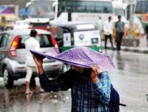 Rain with strong winds in Valsad,