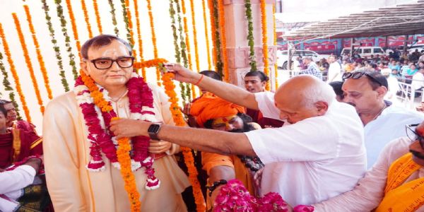Agriculture Minister Unveils Statue of Padma Shri Acharya Kishore Kunal in Ayodhya