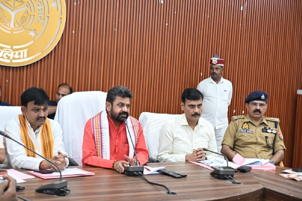 Dayashankar Mishra Dayalu held a press conference in Vikas Bhawan auditorium on Sunday