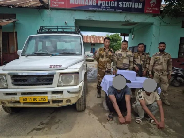 मणिपुर में बरामद मादक पदार्थों के साथ गिरफ्तार आरोपित की तस्वीर। मणिपुर में बरामद मादक पदार्थों के साथ गिरफ्तार आरोपित की तस्वीर।