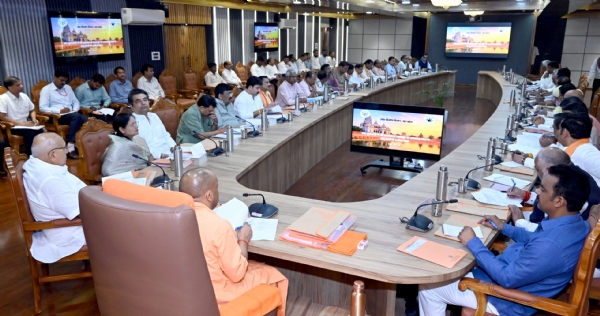 Chief Minister Yogi Adityanath reviewed the works of Public Works Department