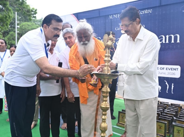 Governor Participates in Mass Yoga Programme