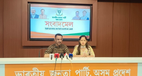 भाजपा के प्रदेश प्रवक्ता रंजीब कुमार शर्मा सोमवार को अटल बिहारी वाजपेयी भवन में संवाददाता सम्मेलन को संबोधित करते हुए।
