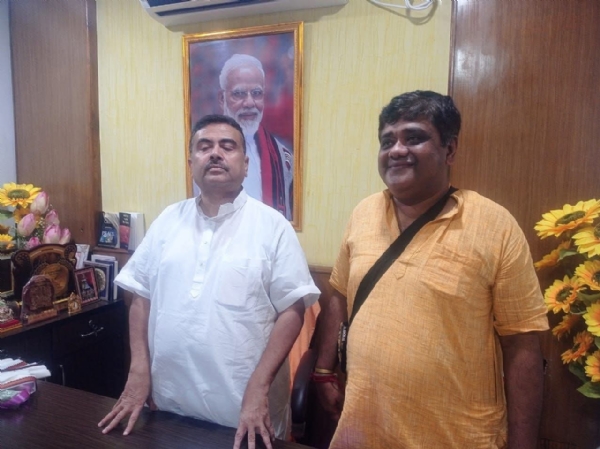 Uttiya kundu with cm Suvendu Uttiya kundu with cm Suvendu