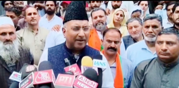 Khatana holds public darbar at Gool, reviews developmental issues