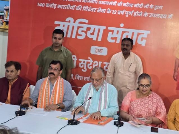 Suresh Khanna, Minister in charge of Lucknow holding presser Suresh Khanna, Minister in charge of Lucknow holding presser