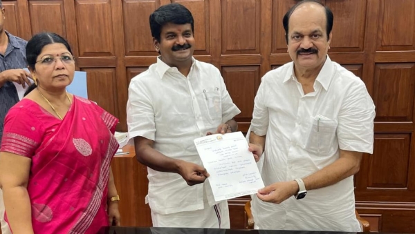 Vijayabhaskar with Speaker JCD Prabhakar