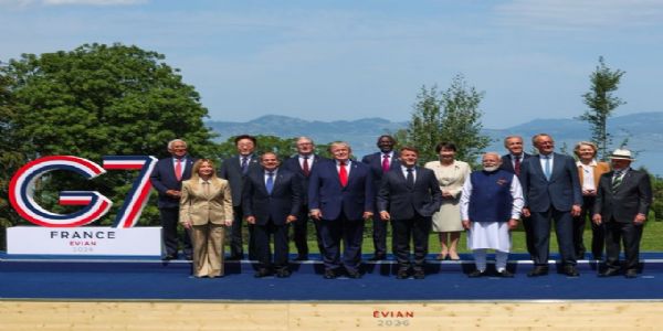 PM Modi Exchanges Views with G7 Leaders in Evian