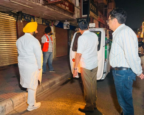 Minister Harjot Singh Bains doing late-night inspection at amritsar