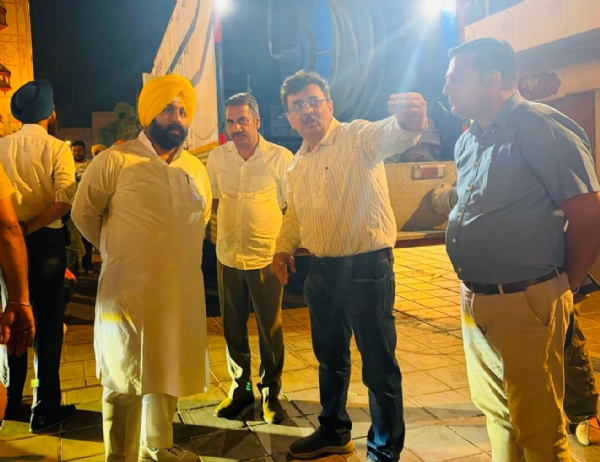 Minister Harjot Singh Bains doing late-night inspection at amritsar