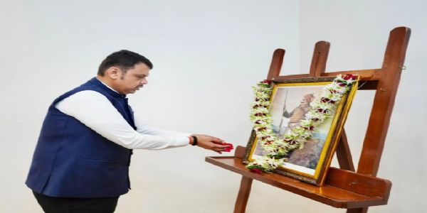 Maharashtra CM offers floral tributes to Maharana Pratap on his birth anniversary