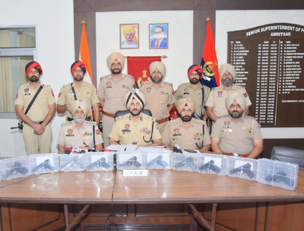 Sharing operational details, CP Amritsar Gurpreet Singh Bhullar