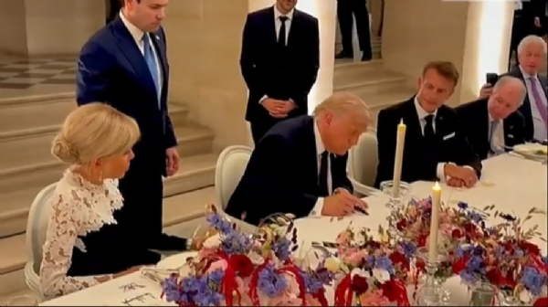 Trump signs US-Iran agreement at Palace of Versailles Trump signs US-Iran agreement at Palace of Versailles