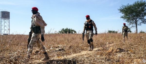 Nigerien soldiers patrol the border with Nigeria in the southern part of the country. File photo