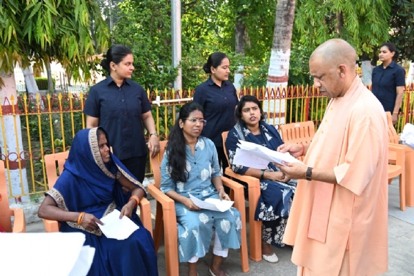 UP CM met with approx 200 people and listened to their problems