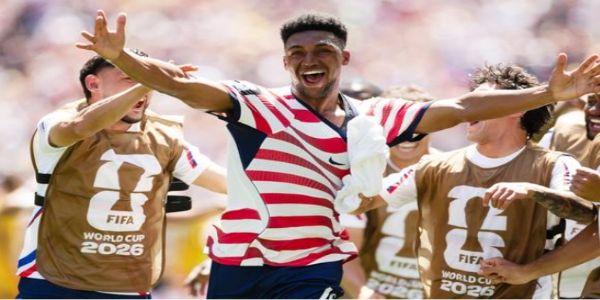 United States Defeat Australia 2-0 to Secure Place in FIFA World Cup Round of 32