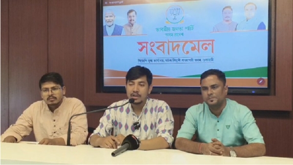 प्रदेश भाजपा मुख्यालय अटल बिहारी वाजपेयी भवन में संवाददाता सम्मेलन को संबोधित करते हुए पार्टी के प्रवक्ता प्रांजल कलिता।