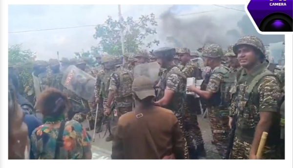 Image of the Highway Shutdown Protest Turning Violent in Manipur, where Three Persons Critically Injured in Kangpokpi Clash.