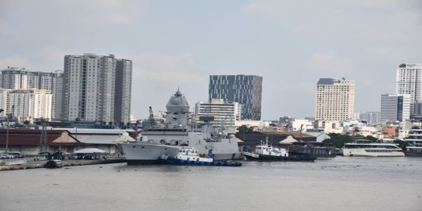 Three Indian Naval Ships Deployed Operationally Arrive at Vietnamese Port