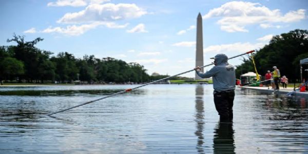 Trump Warns of 10-Year Jail Term for Vandalism at Lincoln Memorial Reflecting Pool