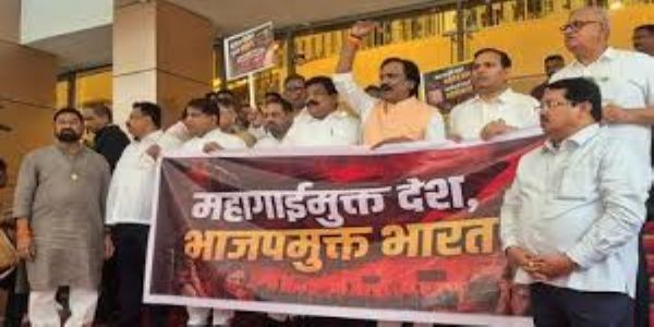 MVA holds protest outside Maharashtra Assembly against rising inflation and hike in fuel prices