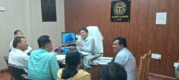 Under chairmanship of Secretary O.P. Tripathi, Prayagraj     Inspector and all divisional sub-inspectors participated