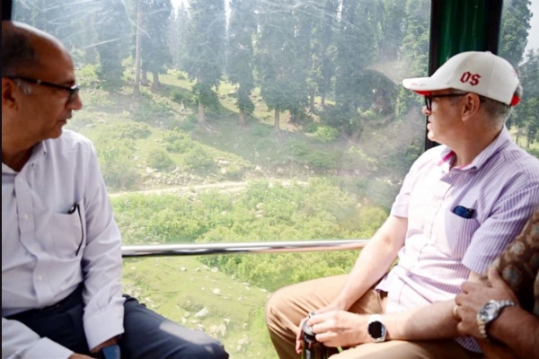 CM Omar Abdullah Leads Resumption Of Gondola Operations At Gulmarg