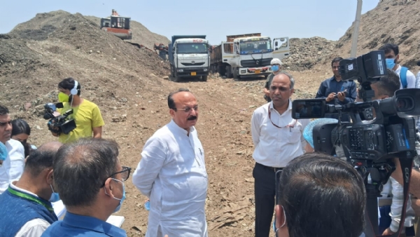 Minister Ashish Sood Inspects Progress of Waste Management at Ghazipur Landfill Site