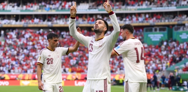 Spain Beat Uruguay 1-0 to Top Group H