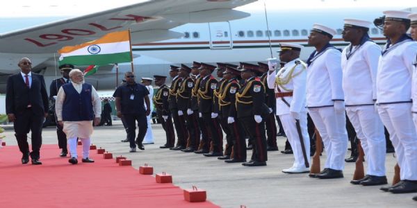 PM Modi Lands in Seychelles for Three-Day State Visit, Receives Warm Welcome Ahead of National Day Celebrations
