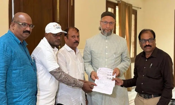 Owaisi Fills SIR Enumeration Form, Urges Voters to Complete Verification Process