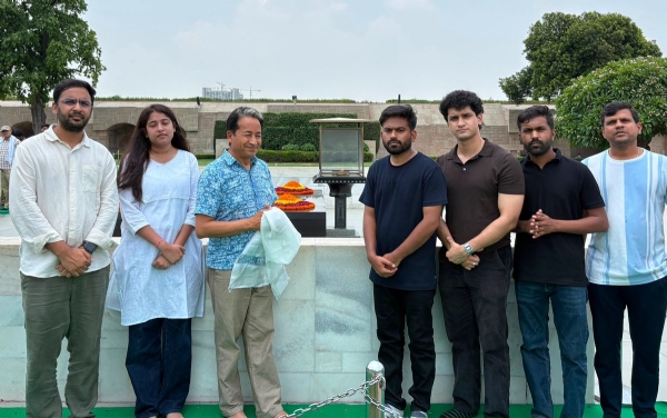 Sonam Wangchuk Pays Tribute to Mahatma Gandhi Before Beginning Indefinite Fast