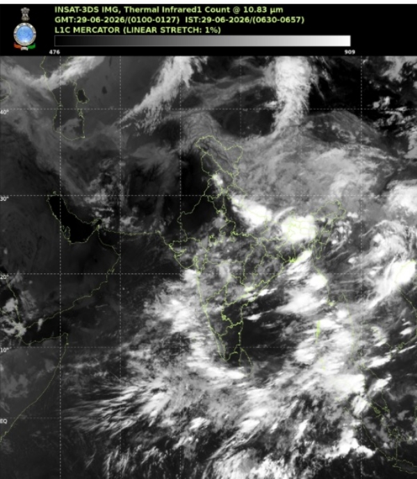 Light Rain Forecast for Delhi Today; Heavy Downpour Triggers Floods Across Northeast