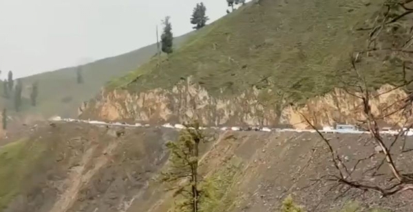 Vehicles Stranded As Heavy Rains Trigger Mudslide On Mughal Road