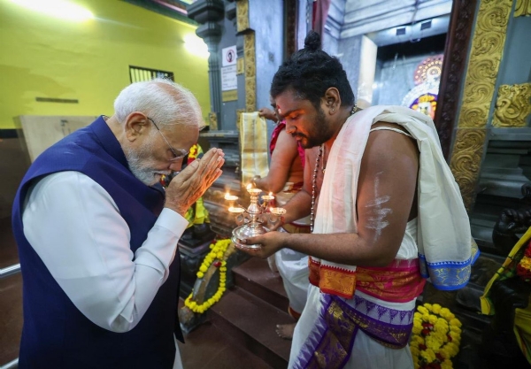 PM Modi Visits Prominent Hindu Temple in Seychelles
