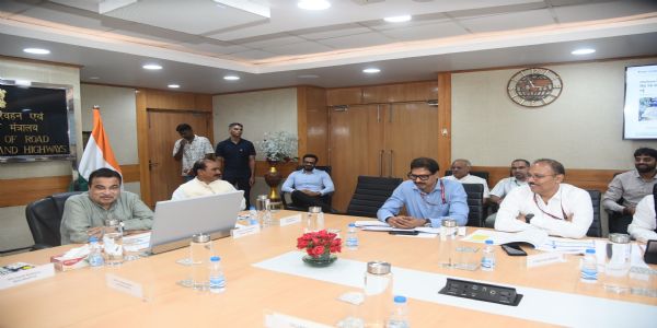 Nitin Gadkari Directs Strict Quality Control and Enhanced Monsoon Readiness for Jharkhand