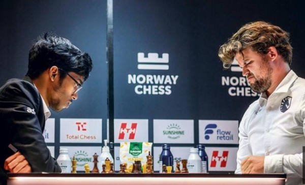 R Praggnanandhaa and Magnus Carlsen