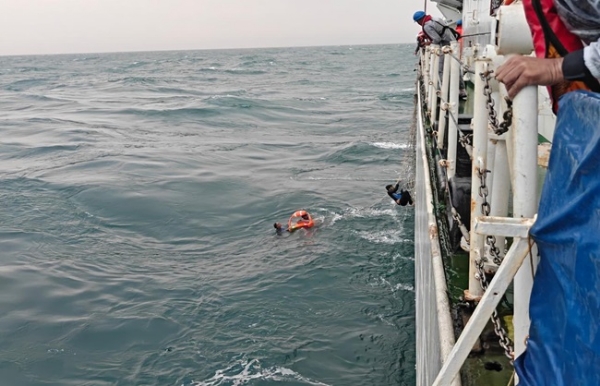 Indian Coast Guard Personnel Rescue Six Fishermen from Indian Fishing Boat Manju Matha.