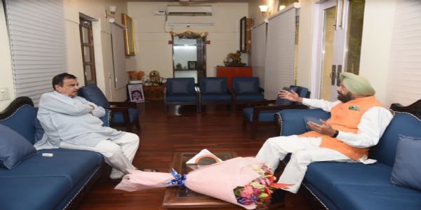 Dhillon Meets Gadkari; Discusses Development Projects in Punjab