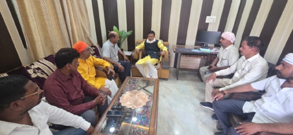 Sadar MP Shashank Mani, along with party officials, interacted with intellectuals