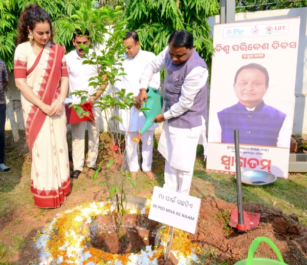 CM Mohan Charan Majhi, Kangana Ranaut Take Part in ‘Ek Ped Maa Ke Naam’ Tree Plantation Drive
