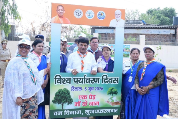 Minister Kapil Dev Agarwal Planting trees