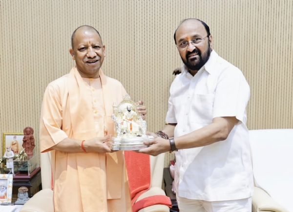 Yogendra Upadhyay paid a courtesy call on Yogi Adityanath