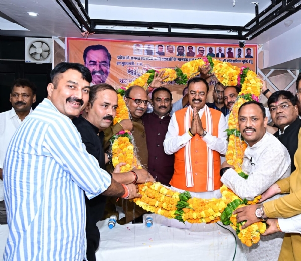 Advocates organized a welcome ceremony for Deputy Chief Minister Keshav Prasad Maurya Advocates organized a welcome ceremony for Deputy Chief Minister Keshav Prasad Maurya