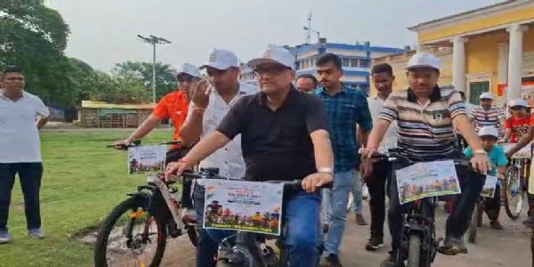 Minister participates in “Sunday on Cycle” Rally in Serampore